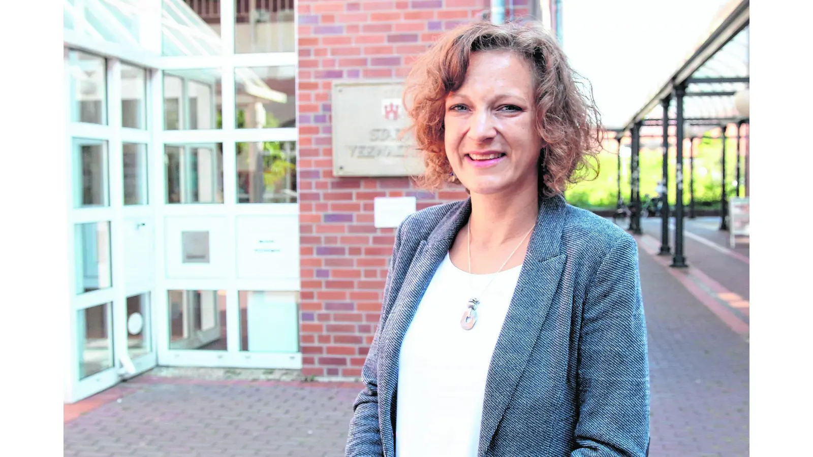 Die bereits vorhandenen Fäden aufnehmen und anschließend miteinander verknüpfen (Foto: bb)