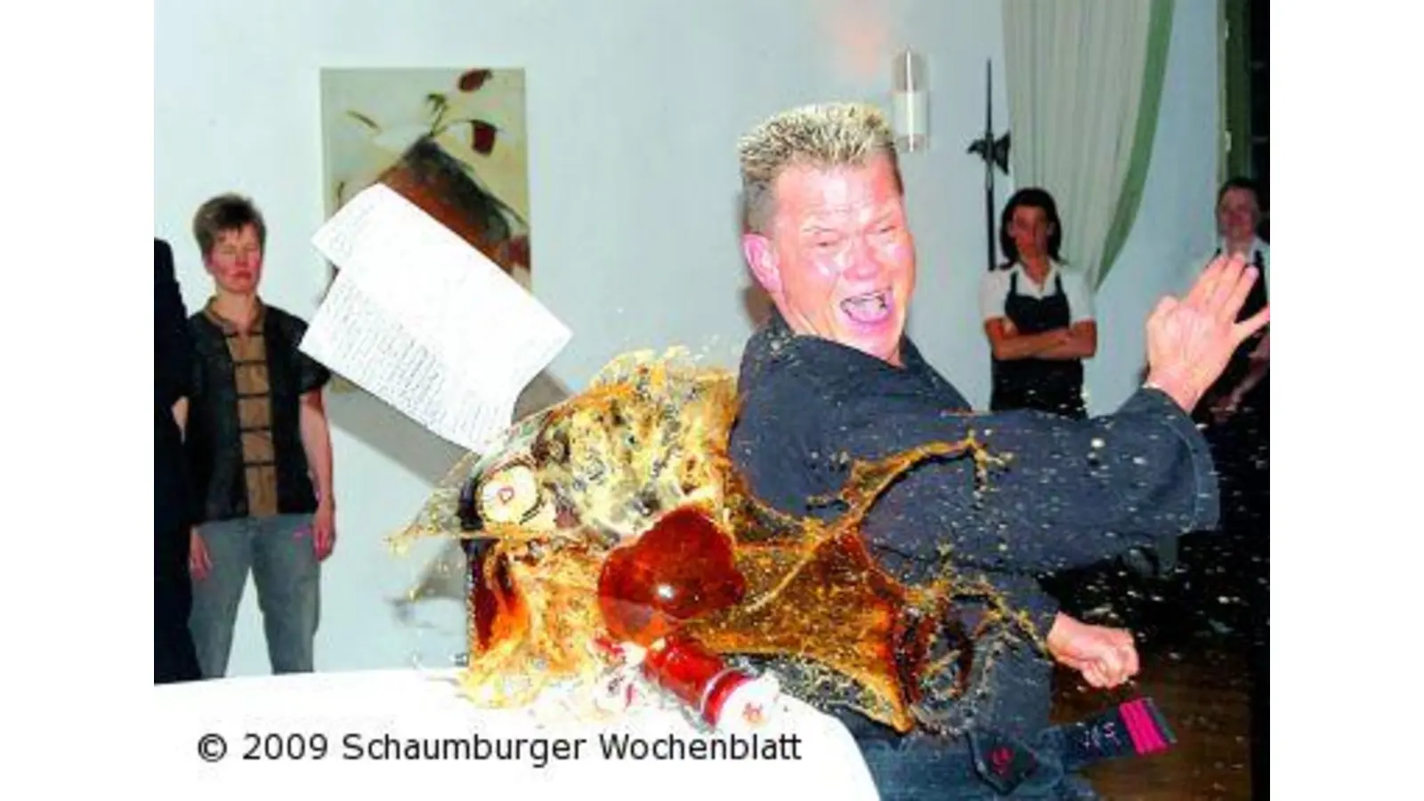 Spektakulärer Bruchtest zum 30-jährigen Karatejubiläum (Foto: ste)