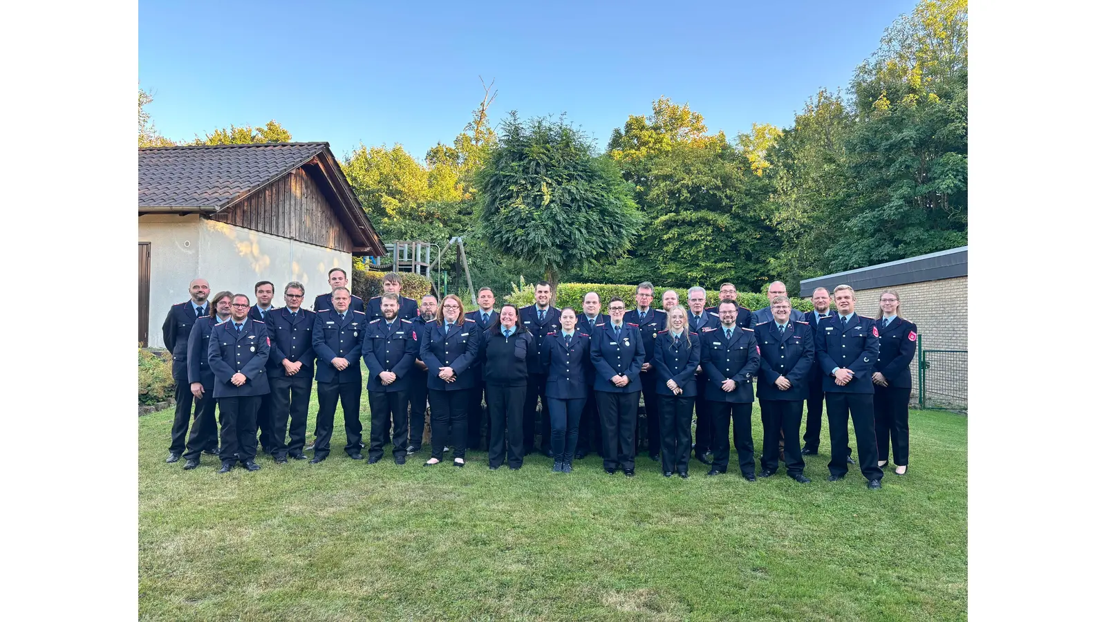 Insgesamt 38 Einsatzkräfte der Ortsfeuerwehren der Samtgemeinde Eilsen wurden für ihren Einsatz mit der Hochwasser-Ehrennadel 2023 geehrt.  (Foto: privat)