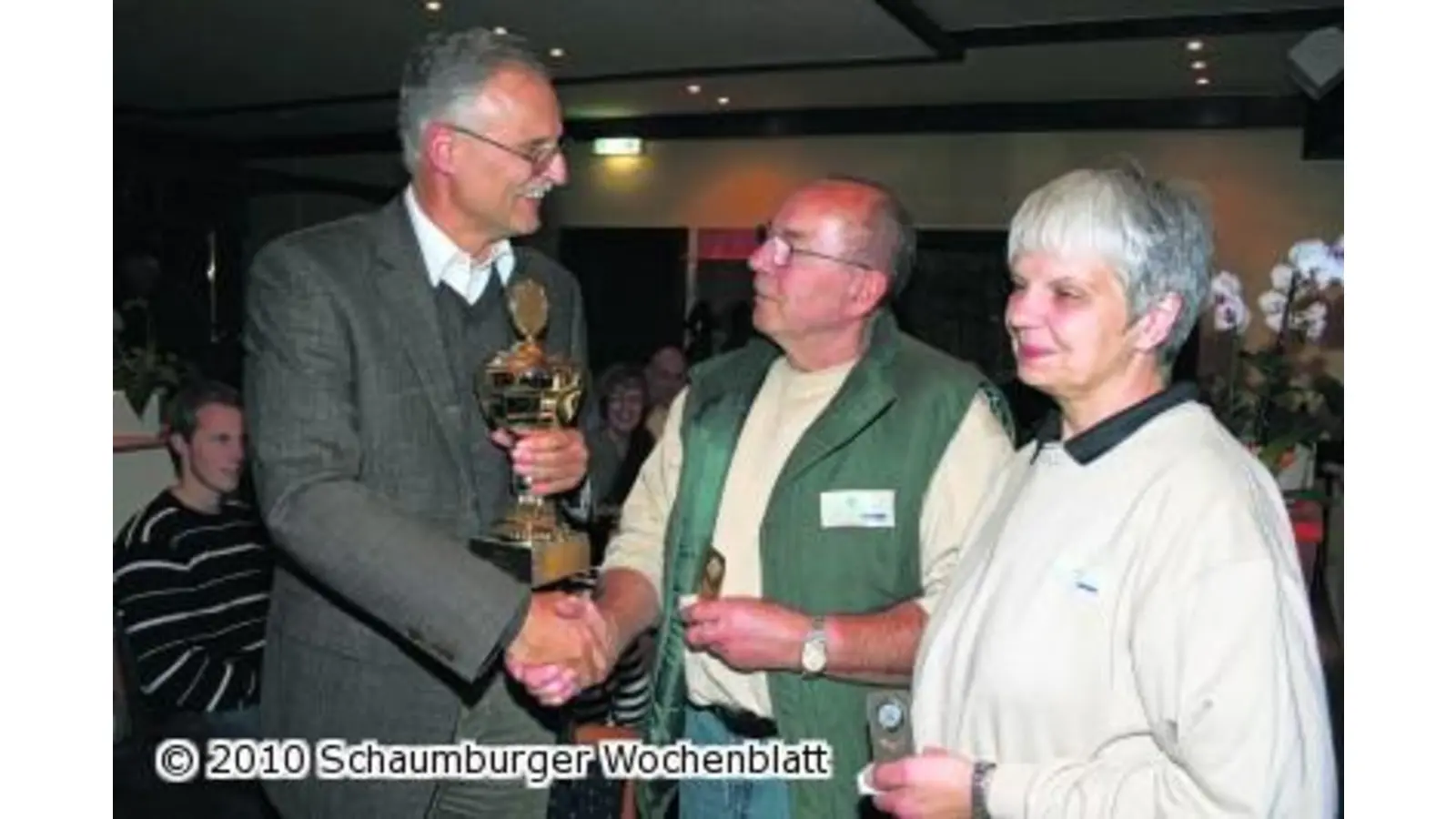 Schützen stehen vor den Scheiben (Foto: ih)