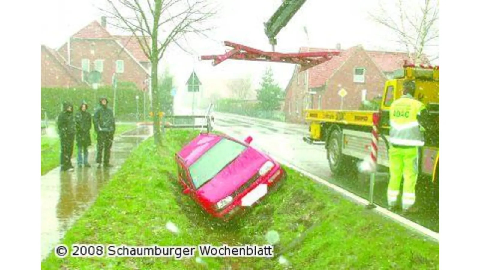 Bei Schnee ab in den Graben (Foto: ih)