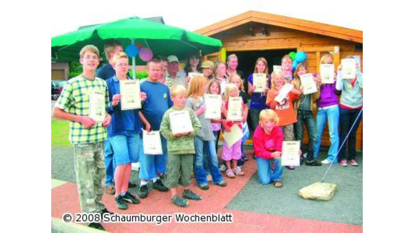 Jugendliche spielen Boule (Foto: red)