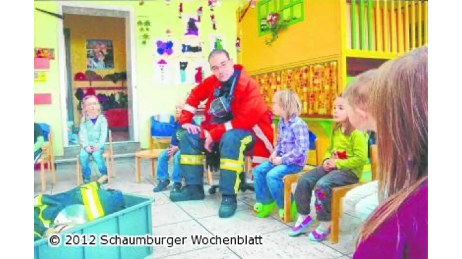 Feuerwehrmann im Kindergarten (Foto: pd)