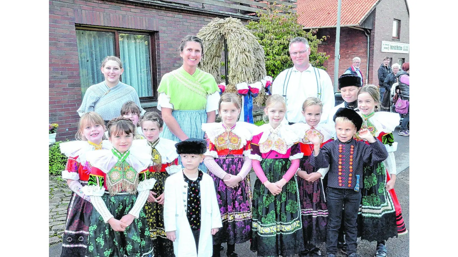 Vornhäger sind auf geschmückten Wagen unterwegs (Foto: bt)