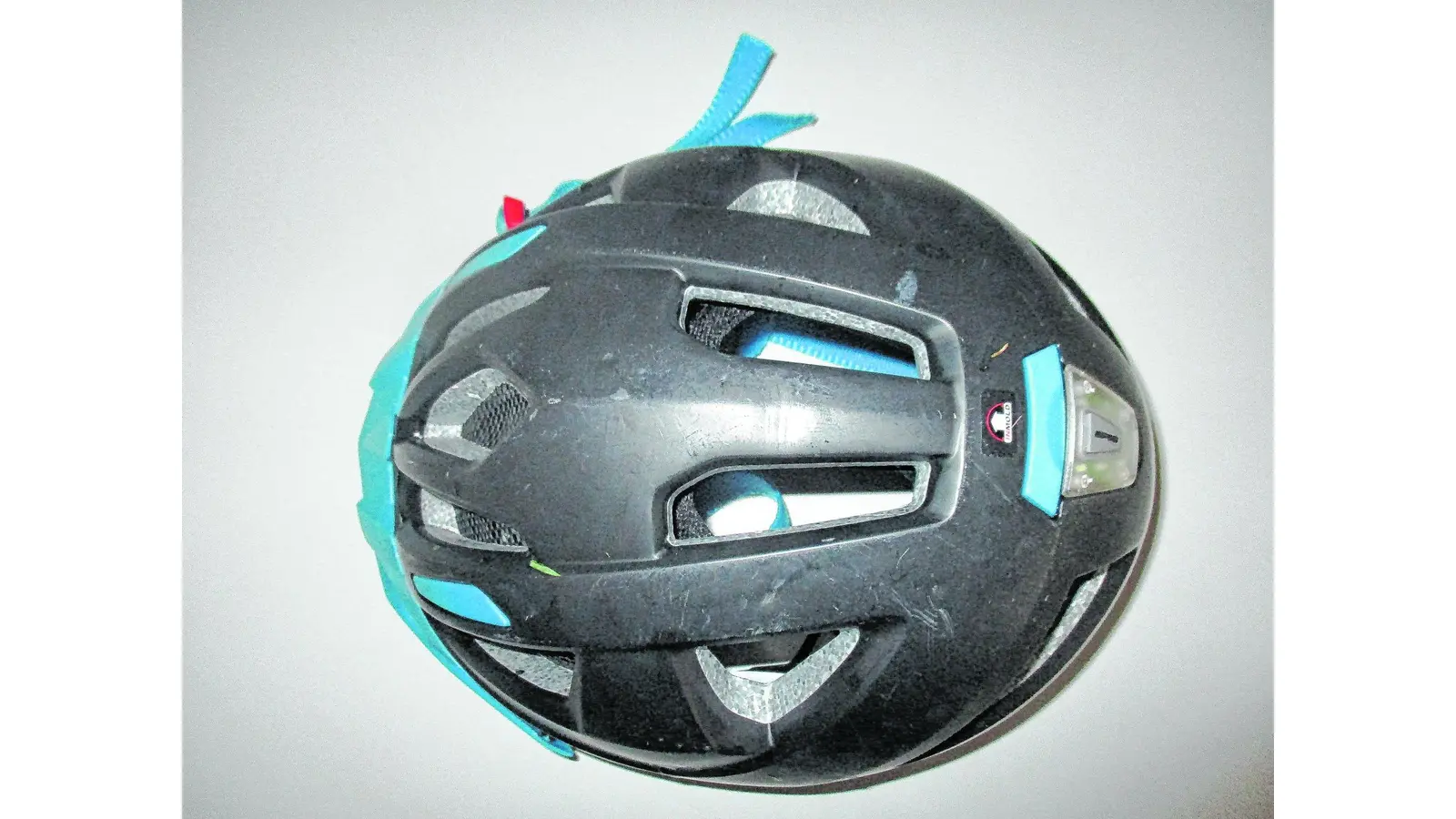 Wem gehört dieser Helm ? (Foto: red)