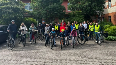 Vor dem Start: Die Teilnehmer der Radtour. (Foto: privat)
