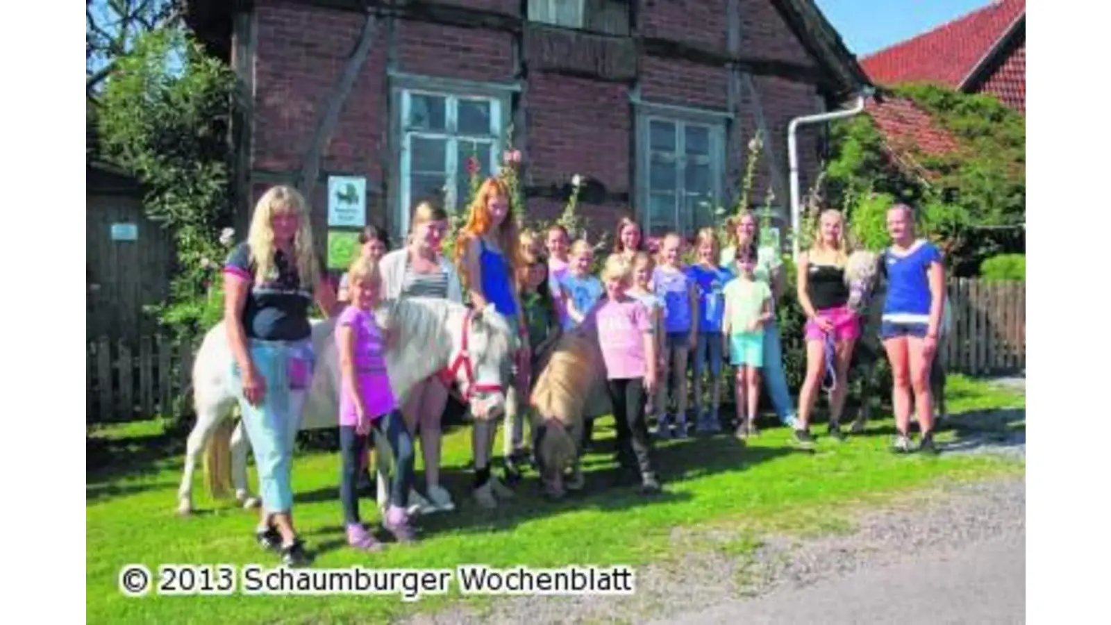 Hoch zu Ross startet die Waldrallye (Foto: jl)