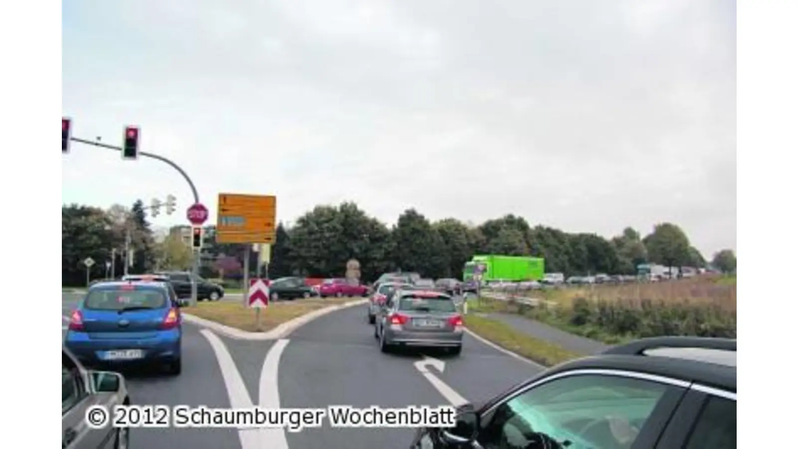 Im Schneckentempo rollt die unendliche Blechlawine über die verstopften Straßen (Foto: mh)