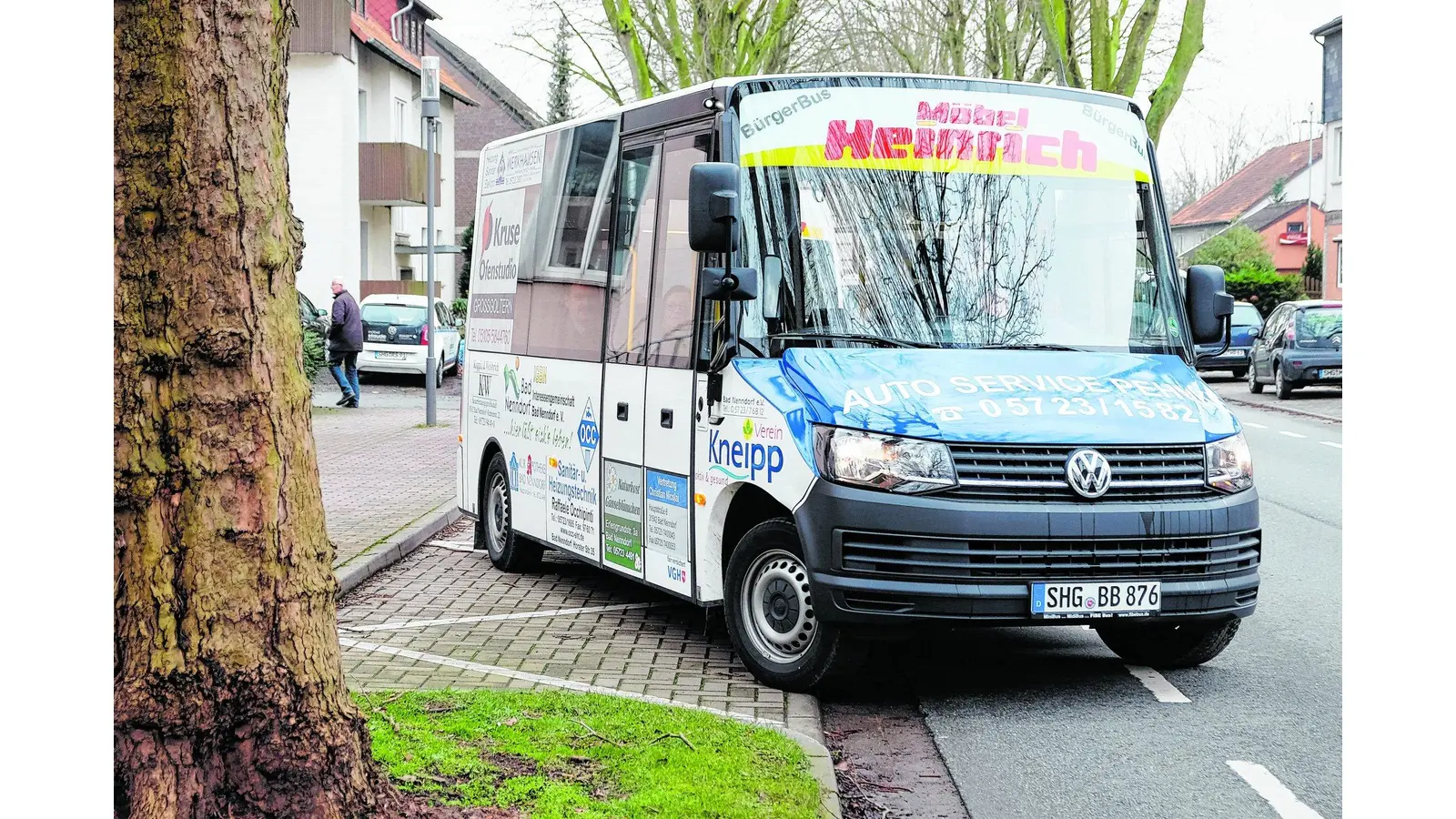 Behelfshaltestelle eingerichtet (Foto: jl)
