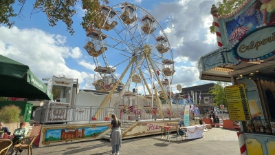 Neu dabei: Das Riesenrad auf dem Amtsplatz. (Foto: privat)