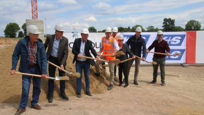Der offizielle Spatenstich ist erfolgt, Mitte des kommenden Jahres soll der Bau fertig sein.  (Foto: gi)
