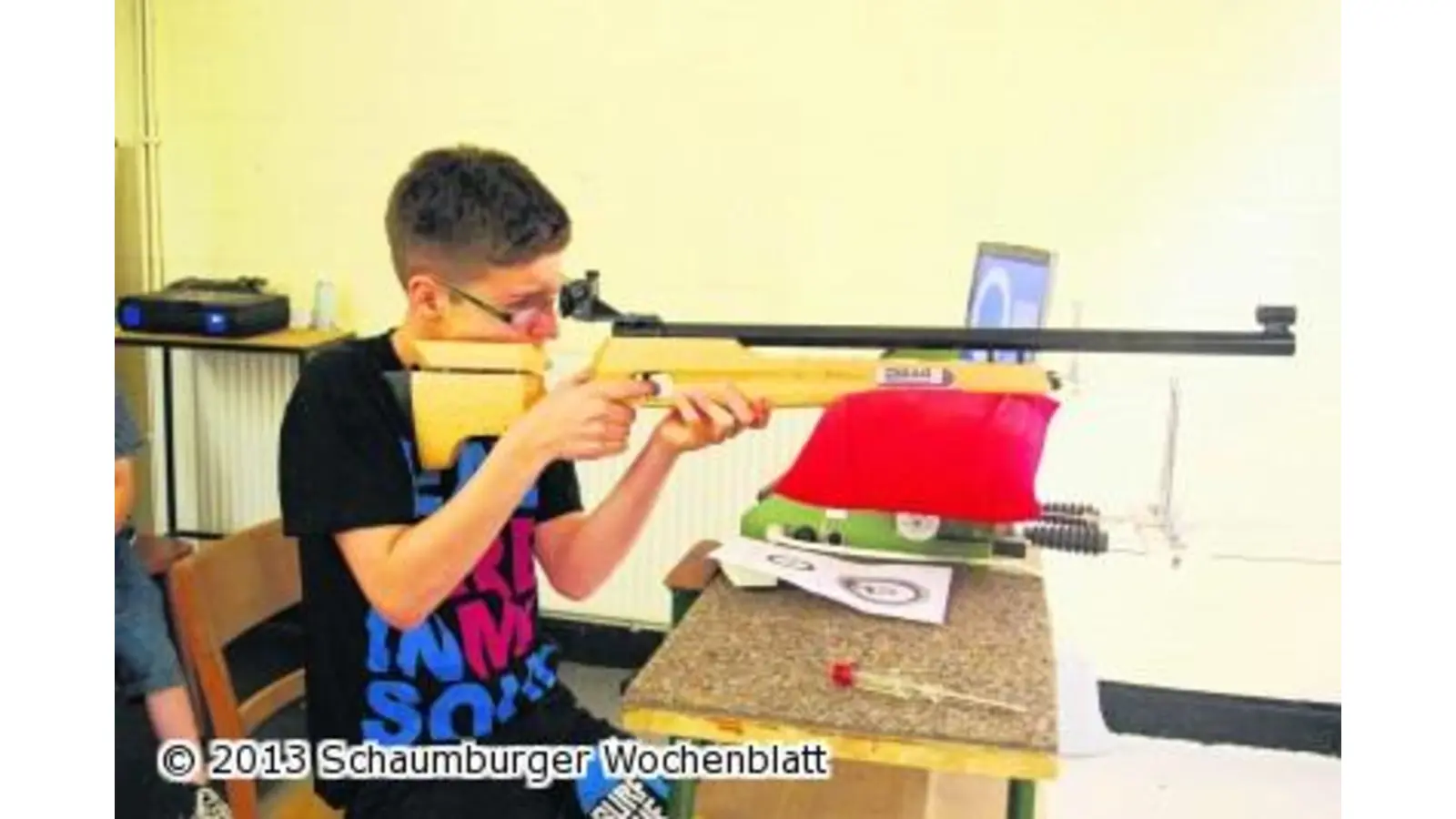 Kinder weihen treffsicher neues Lichtpunktgewehr ein (Foto: em)