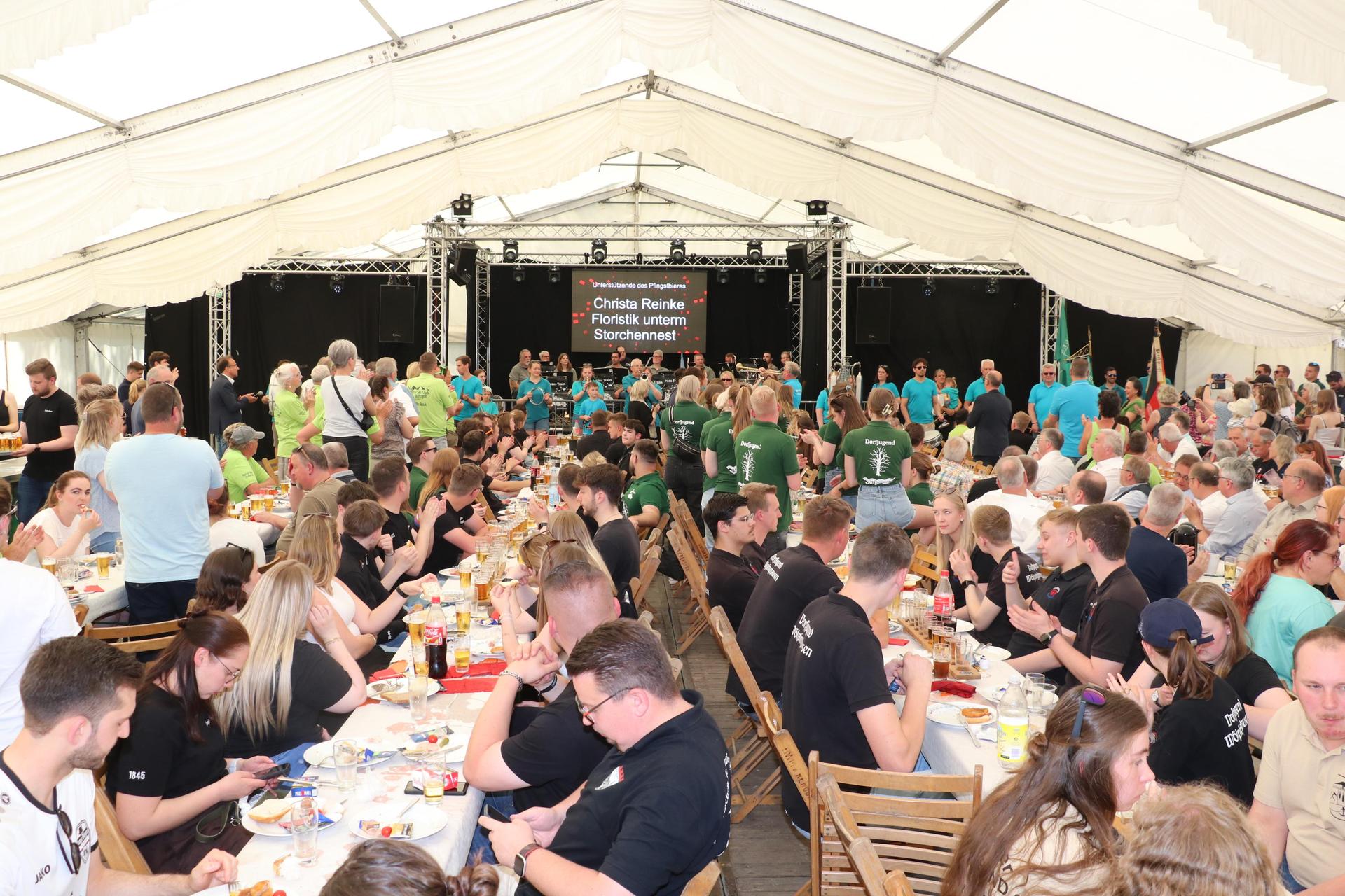 Der Weckverein spielt beim Katerfrühstück einige Lieder.  (Foto: gi)