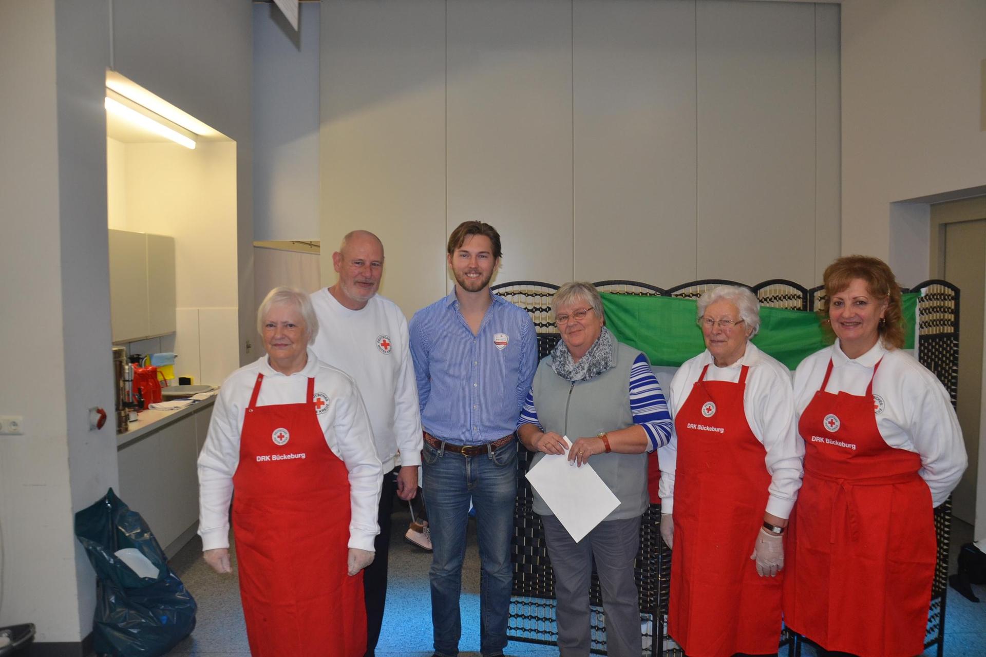 Schirmherr Erbprinz Heinrich Donatus zu Schaumburg- Lippe besucht die Mitglieder bei einem Blutspendetermin in Bückeburg. (Foto: privat)