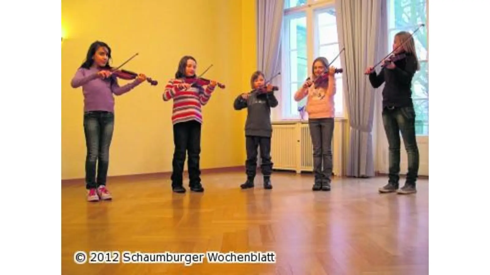 Achtjährige können sich am Geigenspiel versuchen (Foto: hb)