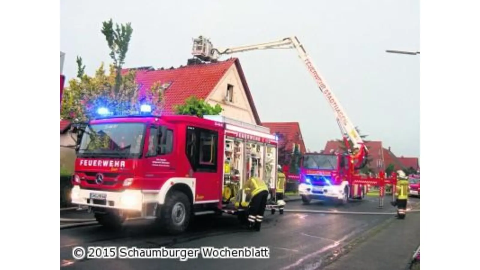 Dachstuhl steht lichterloh in Flammen (Foto: red)