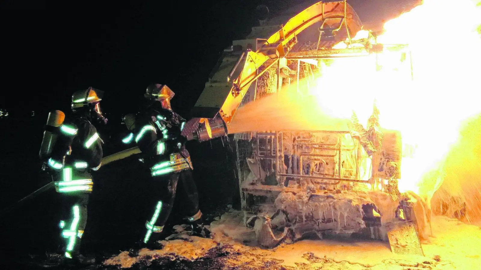 Brandeinsatz auf Stoppelfeld (Foto: em)