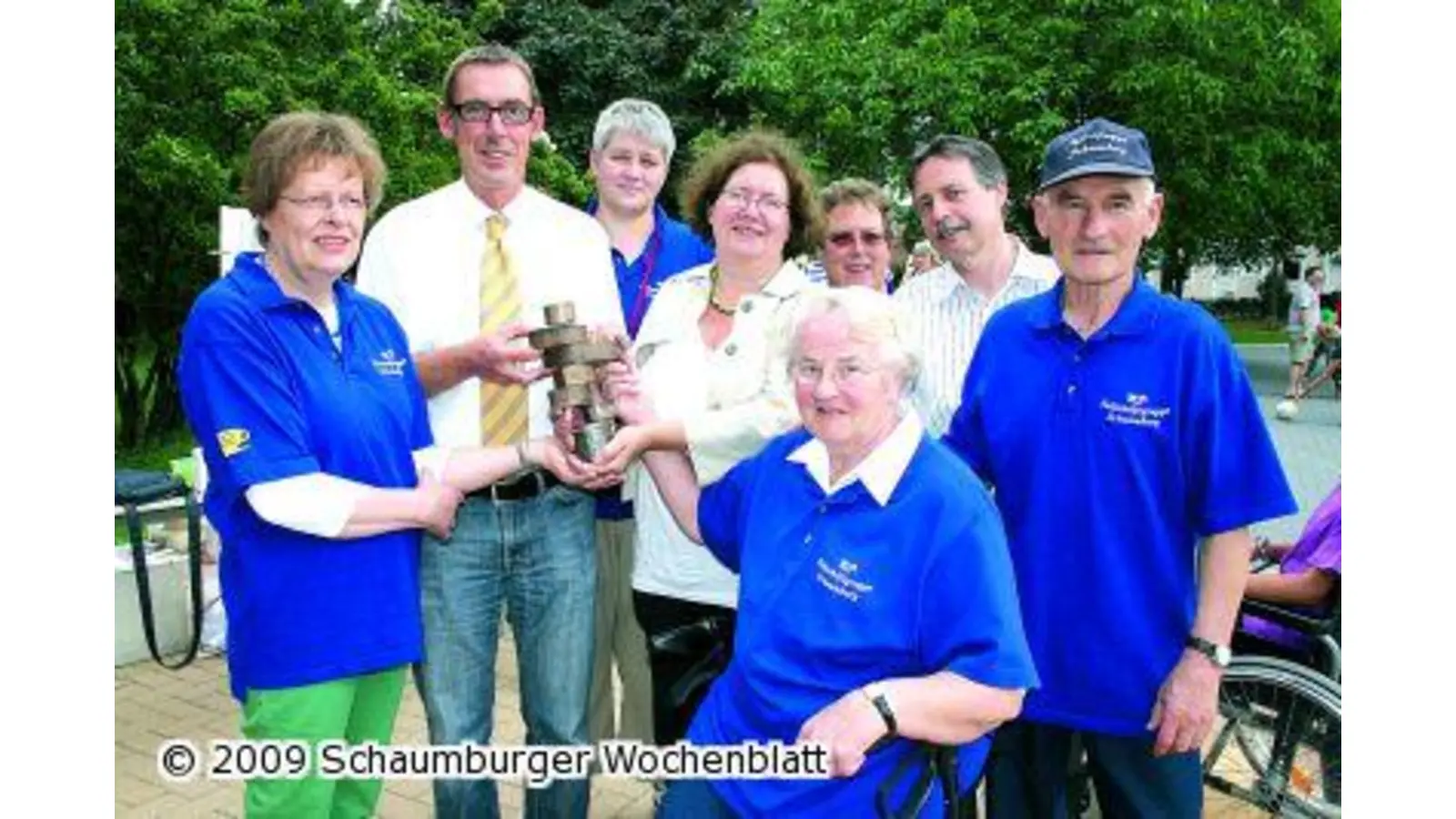 Bühne für die Blauhemden (Foto: mr)