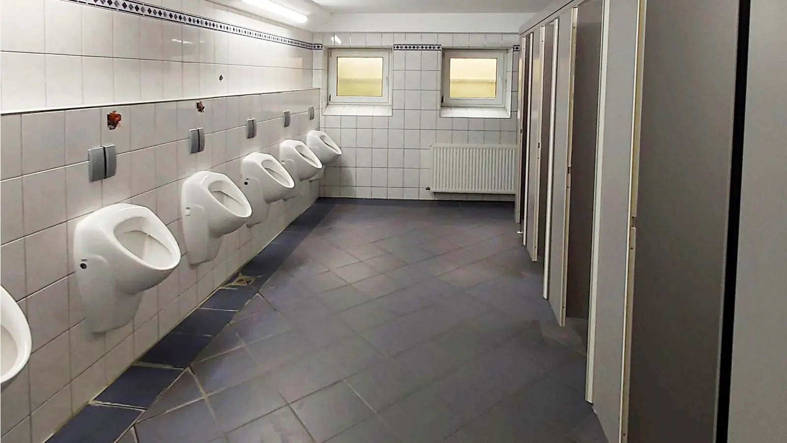 Im neuen und hygienischen Glanz: die öffentlichen Toiletten unter der Wandelhalle. (Foto: gk)