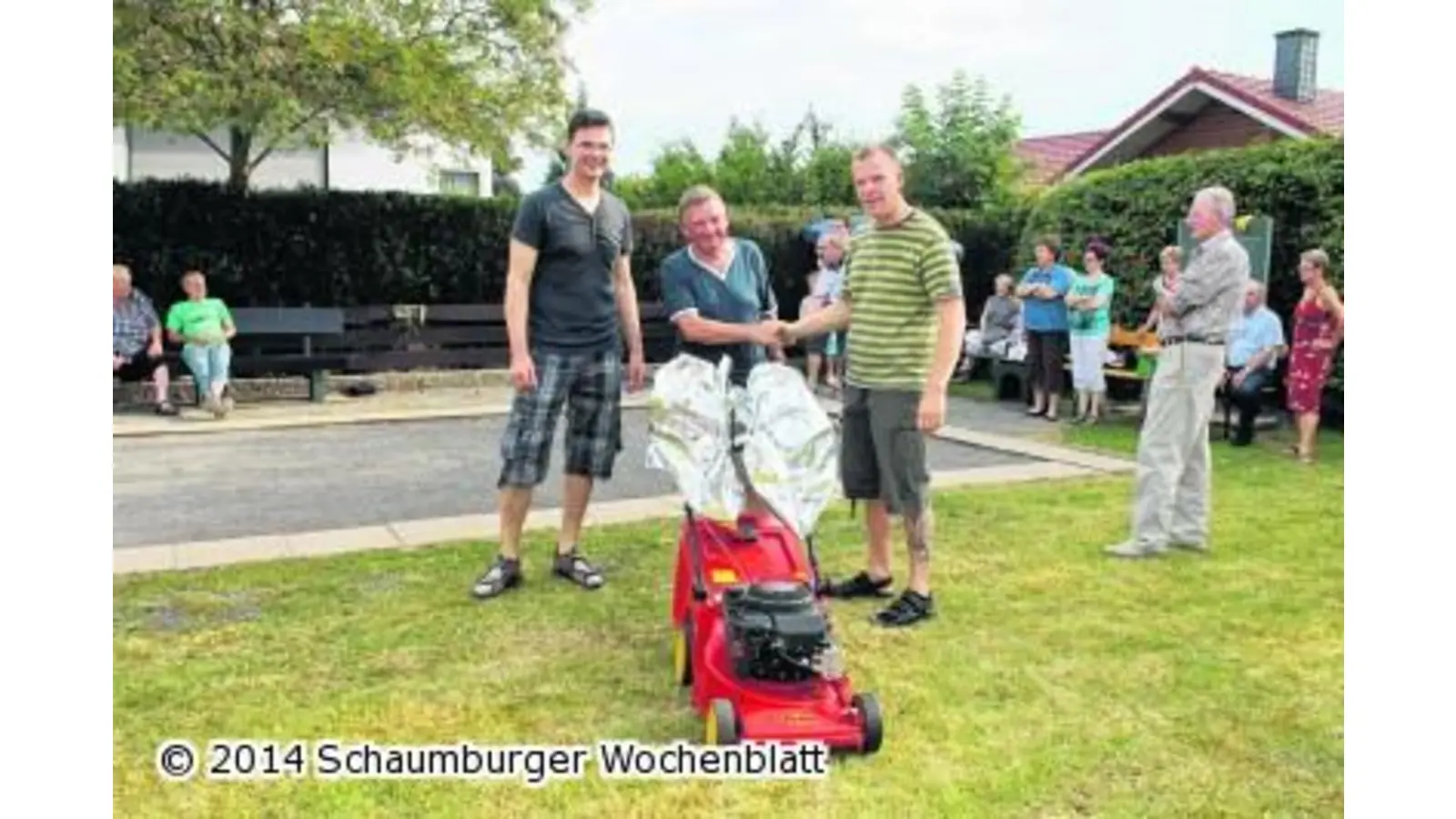 Spontanes Turnier auf dem sanierten Bouleplatz (Foto: us)