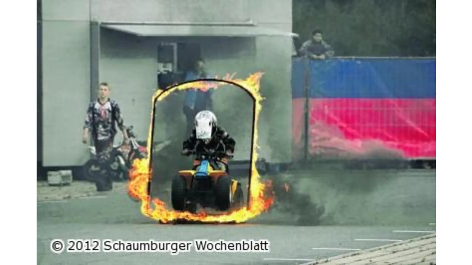 Mit 1500 PS wälzt das Monster alles platt (Foto: jl)