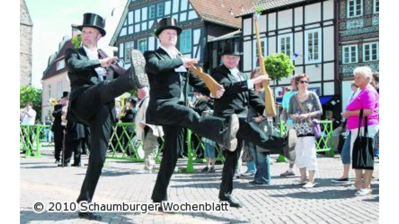 Im Stechschritt durch die Nachmittagshitze (Foto: bb)