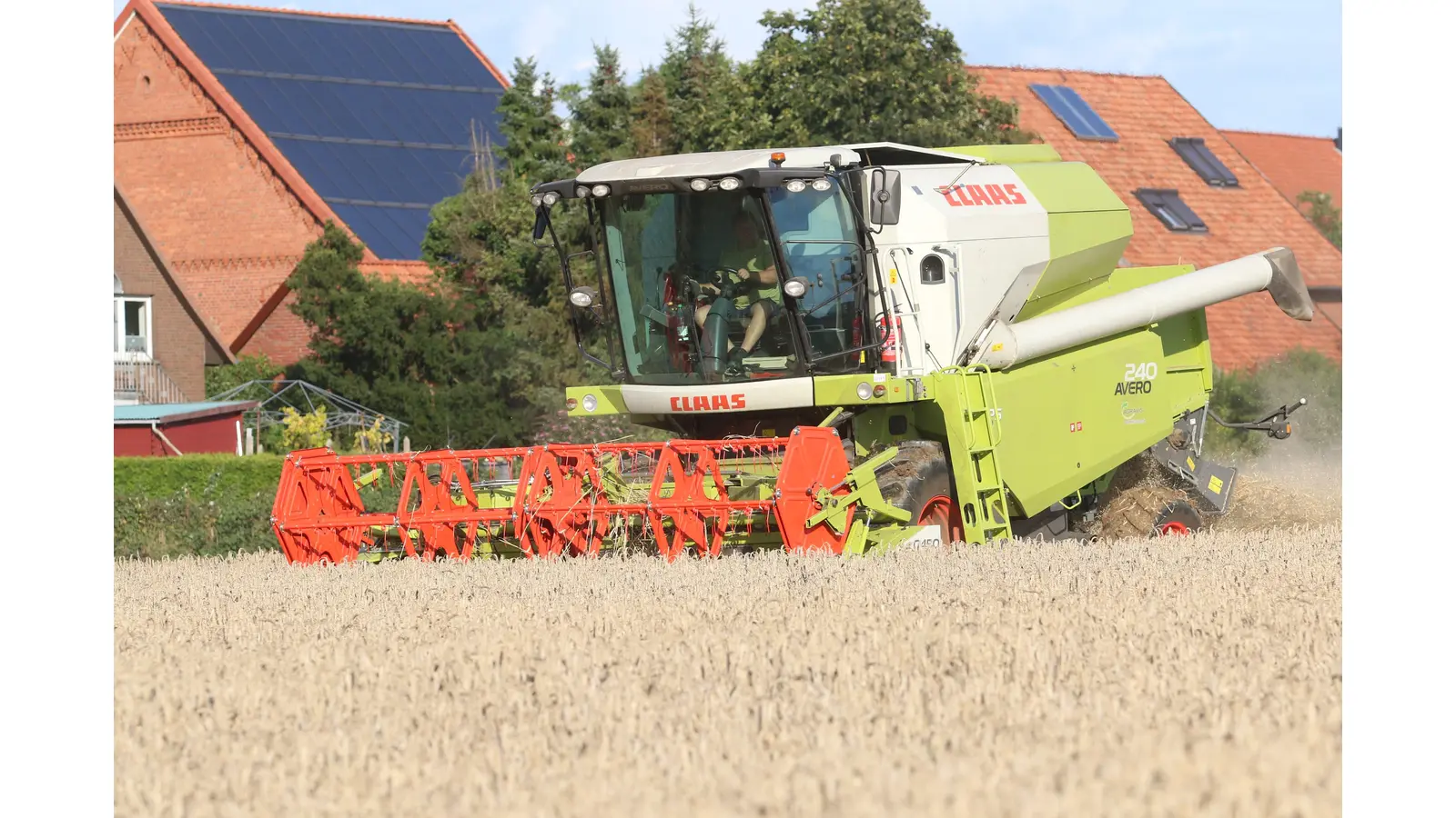 Den Landwirten bleiben nur sehr schmale Zeitfenster, um die Getreide-Ernte einzubringen. (Foto: Borchers, Bastian)