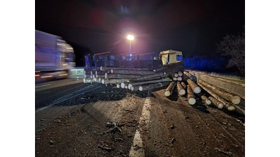Wie durch ein Wunder wurde niemand verletzt. Der Verkehr konnte an der Unfallstelle vorbei geleitet werden. (Foto: privat)