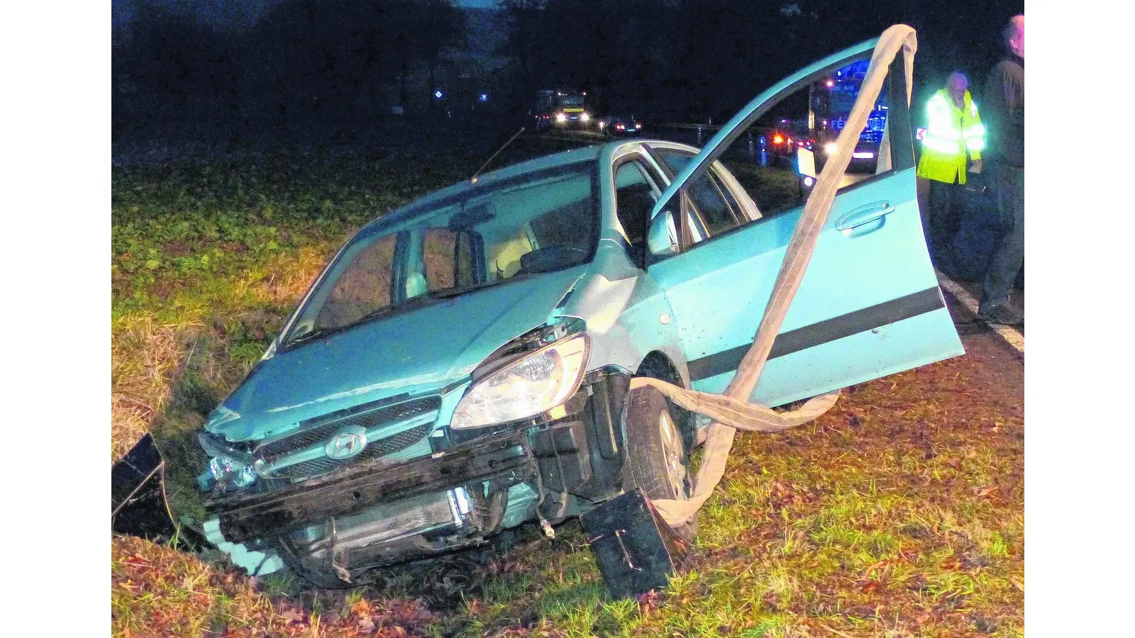Kleinwagen landet im Graben (Foto: al)