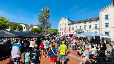 Beim Maifest der Cointräger Rodenberg trifft sich die Deisterstadt, in diesem Jahr erstmals mit Livemusik bis in den Abend. (Foto: archiv)