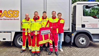 Benjamin Lübbe (v.li.), Pascal Grotzke, Tobias Anke, Hendrik Schünhof und Niclas Hischke haben die Eignung zum Gruppenführer erworben. (Foto: ASB SEG)