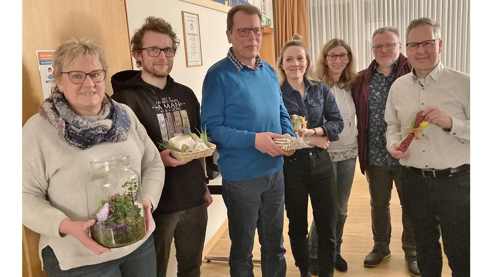 Marion Pukallus, Hendrik Sümenicht, Dirk Wißmann, Claudia Wolters, Manuela Brand, Jürgen Brand und Jörg Diekmann sind die Quizsieger.  (Foto: ste)