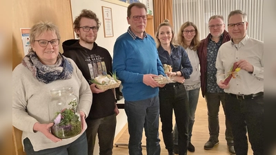 Marion Pukallus, Hendrik Sümenicht, Dirk Wißmann, Claudia Wolters, Manuela Brand, Jürgen Brand und Jörg Diekmann sind die Quizsieger.  (Foto: ste)