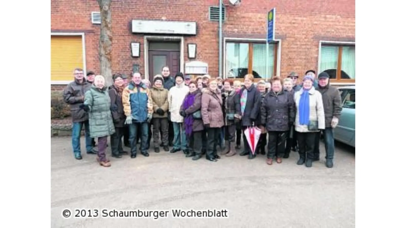 Über gefrorene Wege zum Essen (Foto: em)