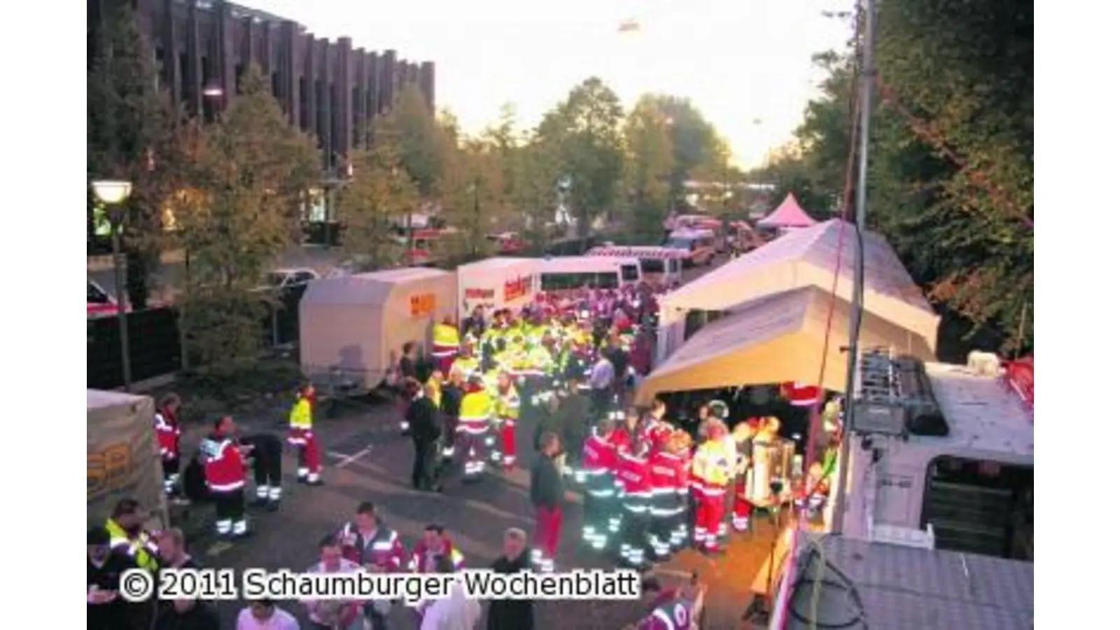 Viele ASB-Kräfte helfen mit sechs Fahrzeugen beim Kölner Marathon (Foto: ed)