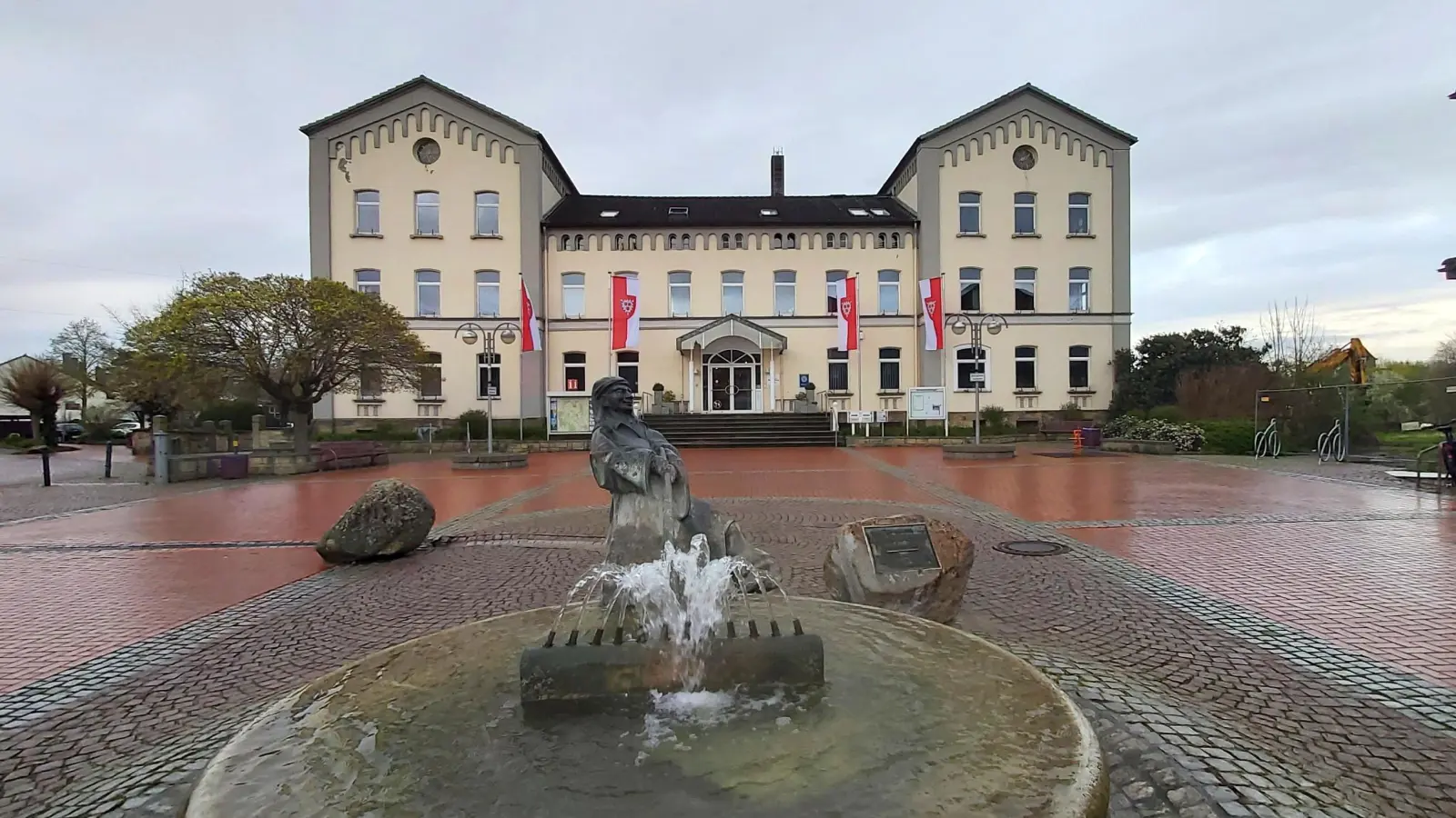 Es wird noch viel Wasser aus dem ... Brunnen fließen, bis sich die Personalsituation in der Rodenberger Verwaltung verbessert hat. (Foto: gk)