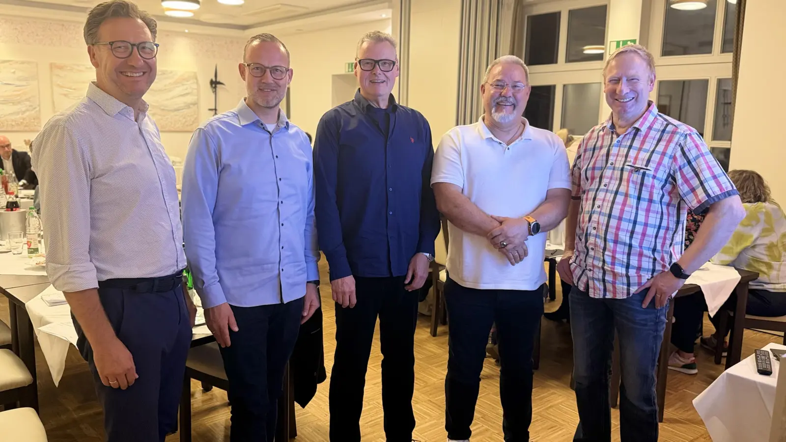Die wiedergewählten Beisitzer Jörg Reinecke, Falk Giese (Kassenprüfer), Thomas Gieselmann als Vorsitzender, Bodo Budde und Stephan Kehlenbeck. (Foto: ste)