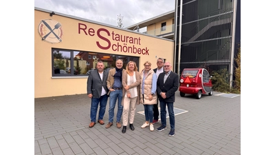 Jörn Wittkugel, Darius Trabiat, Manuela Trabiat-Wündsch, Marja-Liisa Völlers, Manfred Kesselring und Ralph Spitzner bei Vorort-Termin. (Foto: privat)