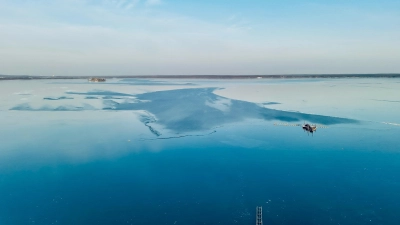 Von oben: Das winterliche Steinhuder Meer. (Archivbild: Feuerwehr)