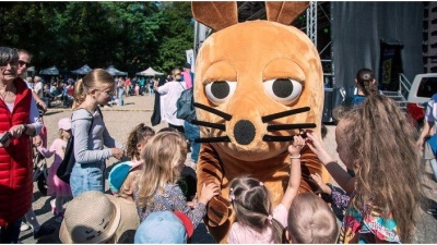 Die Maus hat auch in diesem Jahr Überraschungsbesuche bundesweit geplant.  (Foto: WDR/Taimas Ahangari)