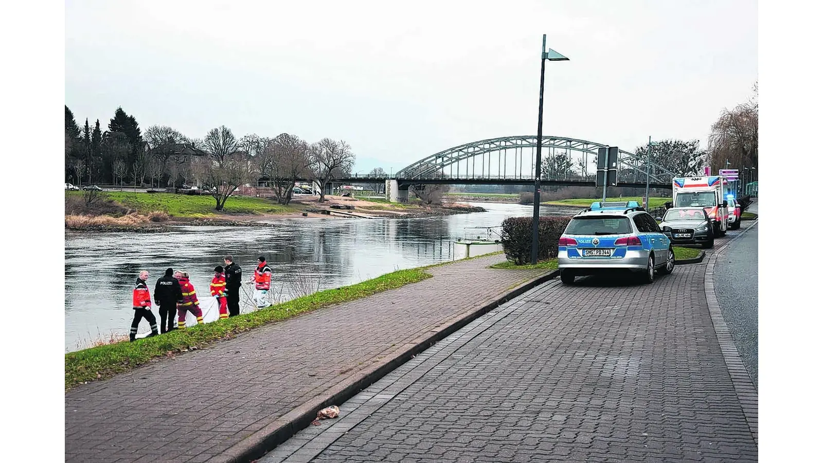 Spaziergänger findet Toten am Weserufer (Foto: km)