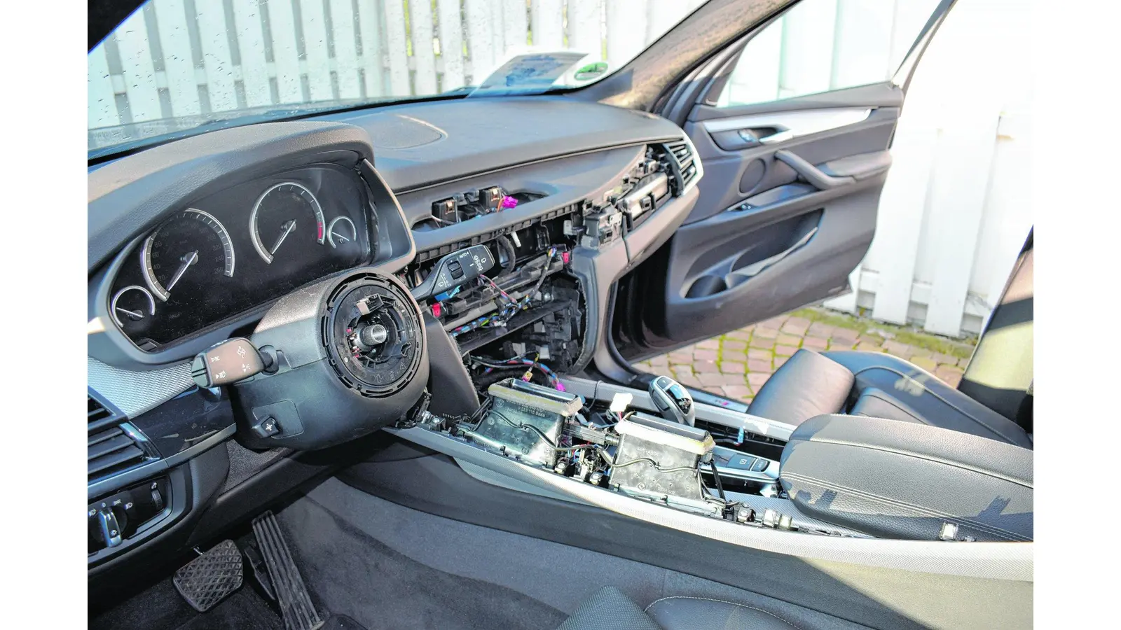 Zwei BMW aufgebrochen (Foto: red)