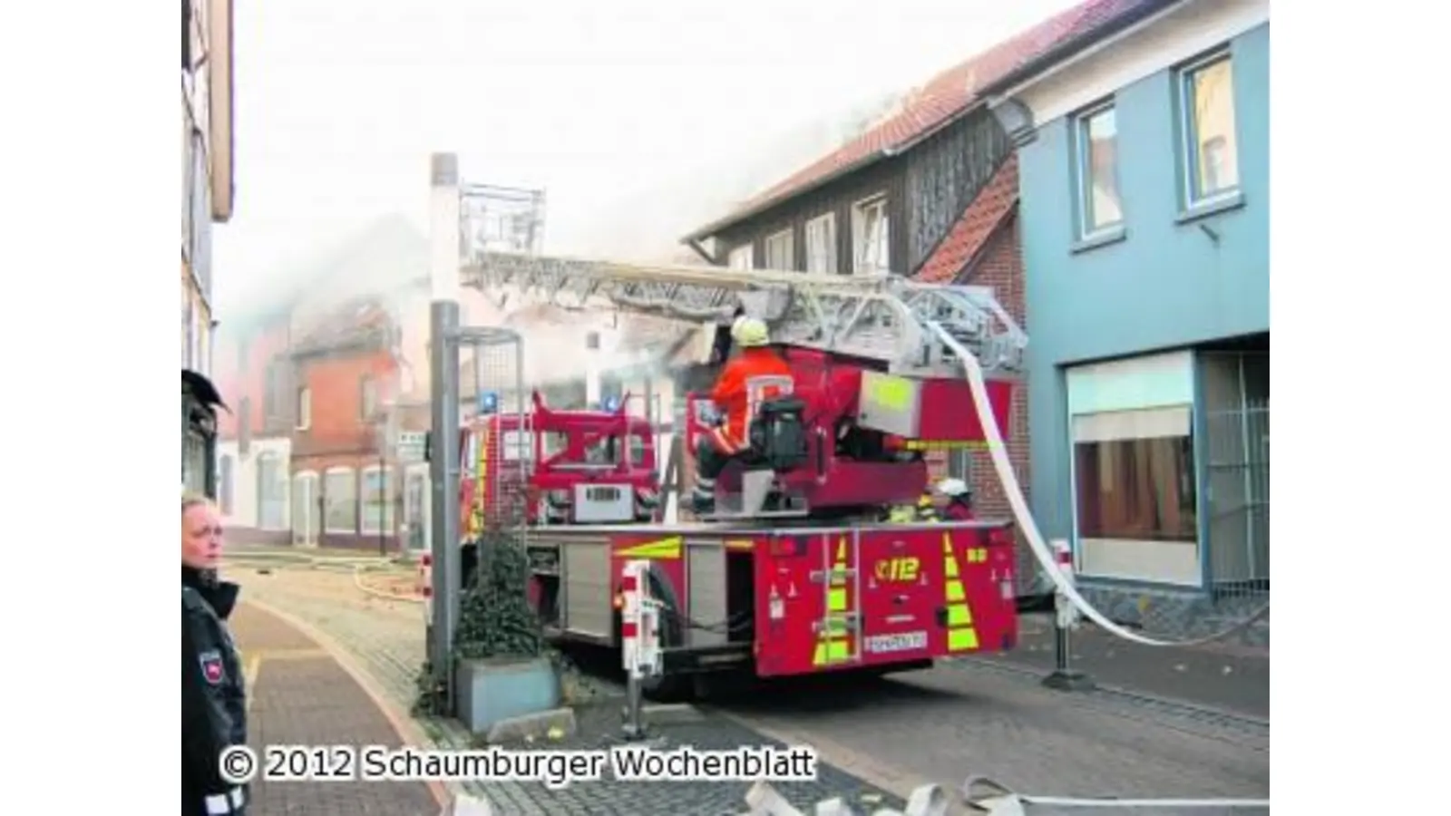 Erneut lodern die Flammen (Foto: mh)