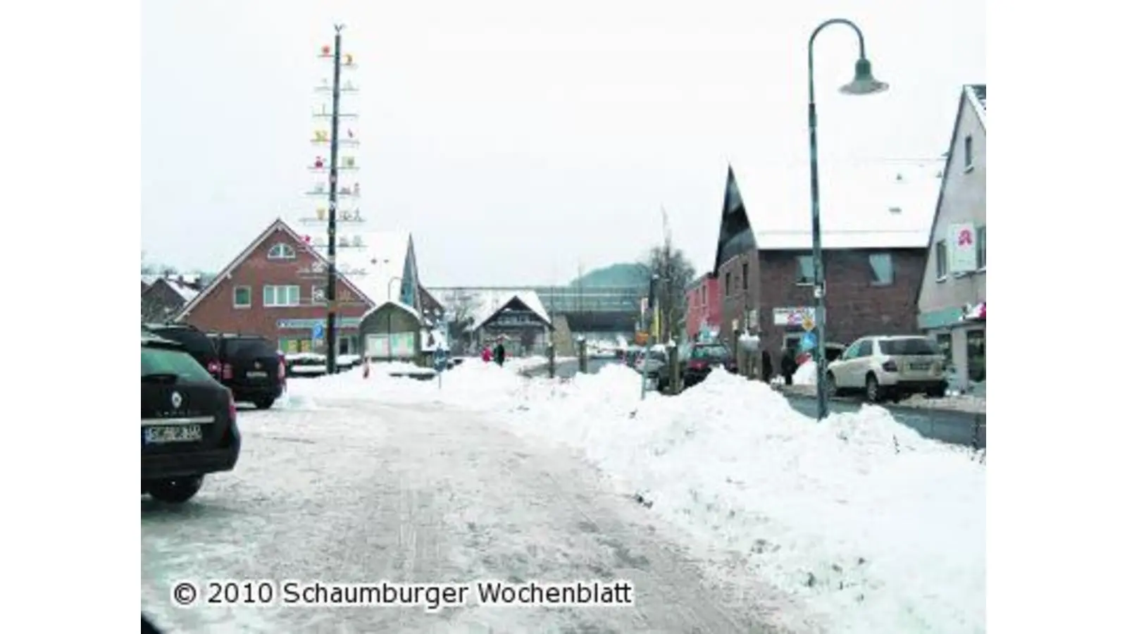 Zu viele parkende Autos behindern Schneeschieber (Foto: tt)