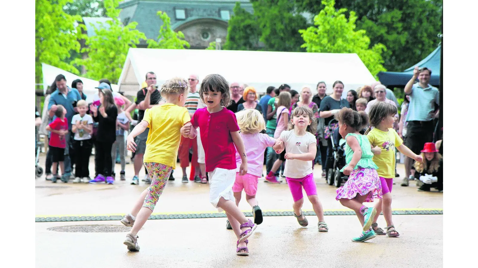 Musik und Tanz im Kurpark (Foto: tr)