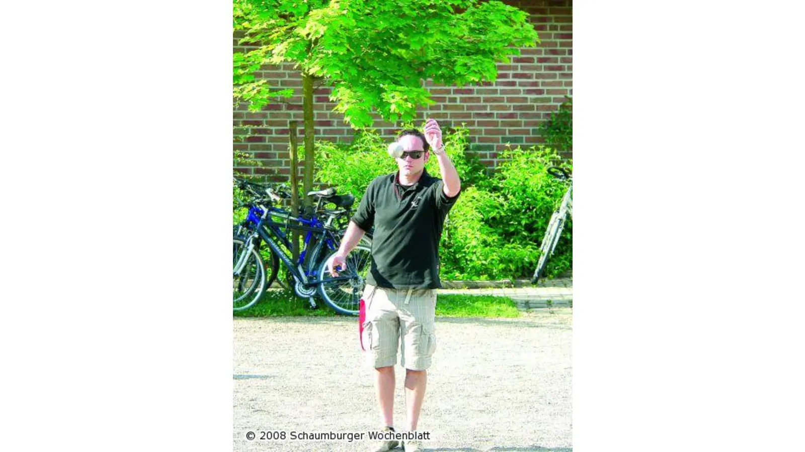 Kugeln fliegen im Sonnenschein des Feiertages (Foto: ro)