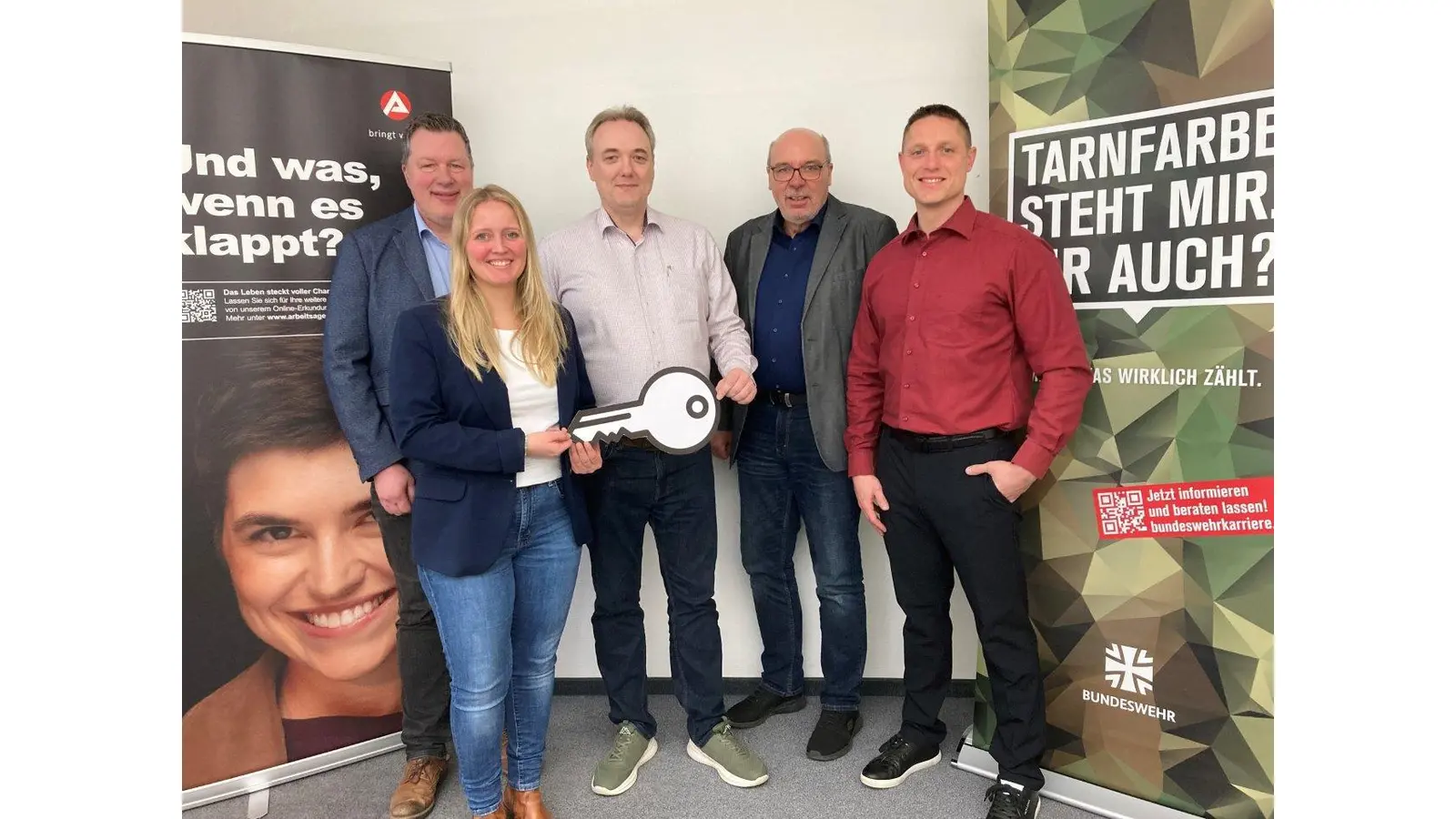 Agentur für Arbeit Hameln bei der Schlüsselübergabe. (Foto: Agentur für Arbeit Hameln)