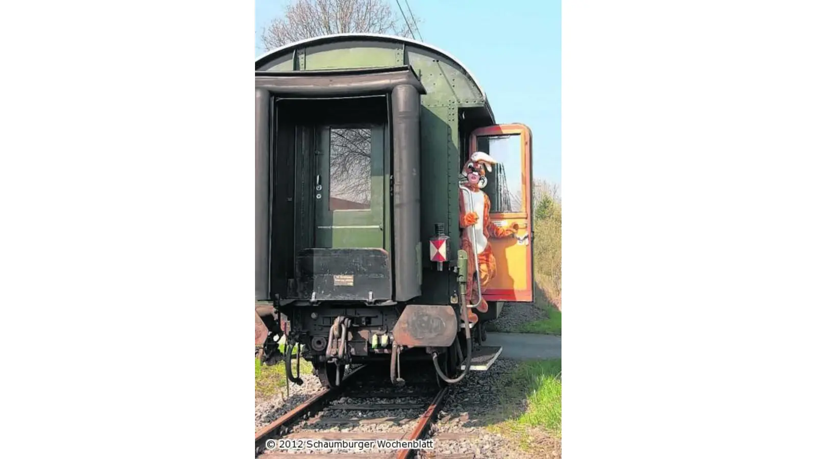 Der Osterhase fährt mit der Extertalbahn (Foto: ste)