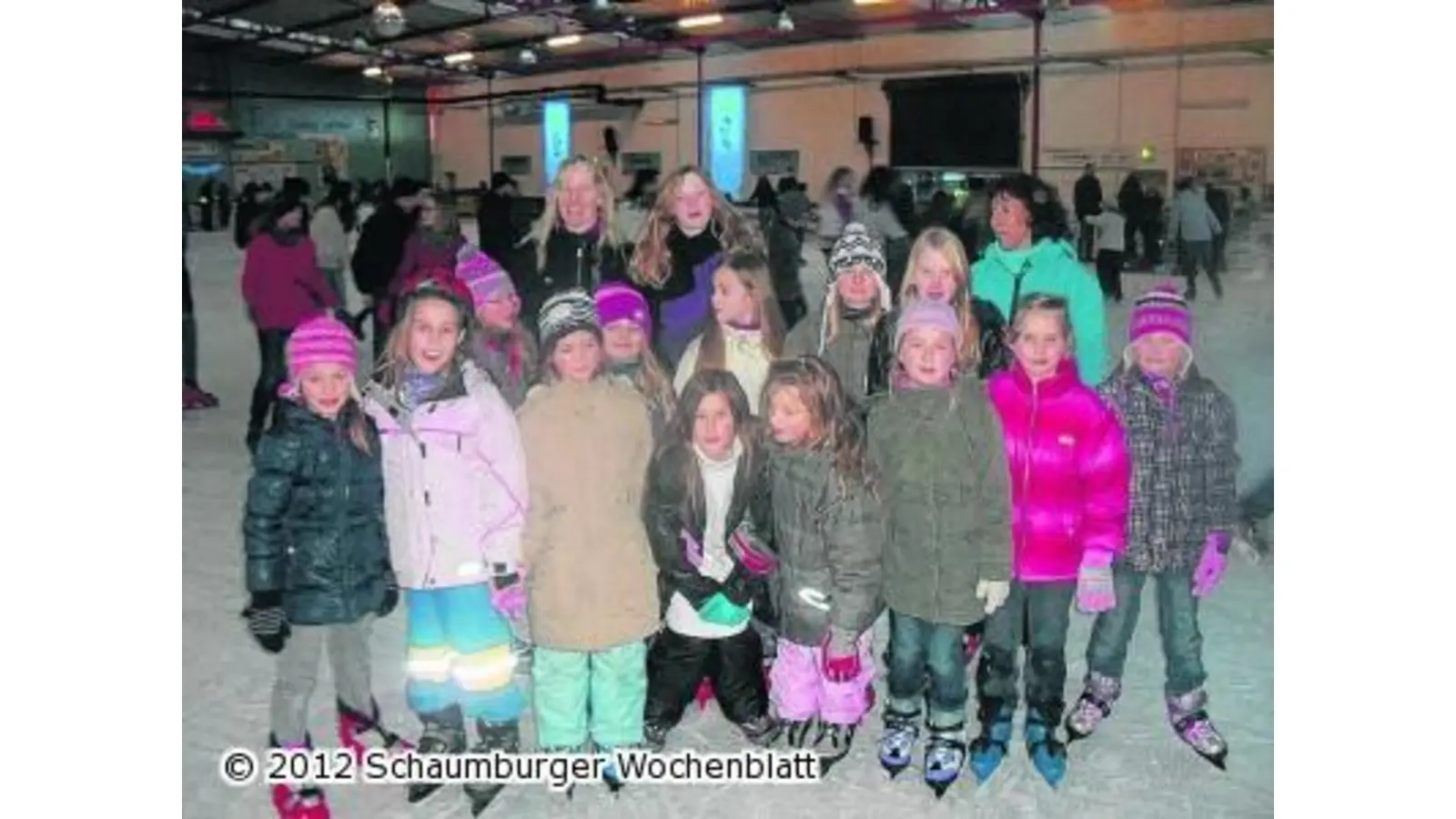 TuSG-Kinder begeben sich auf das Eis (Foto: us)