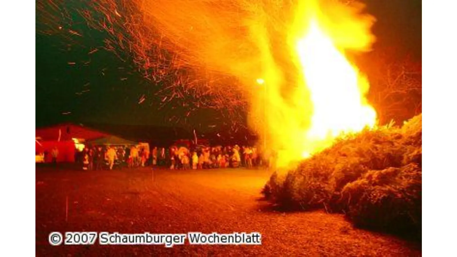Fußballer holen Weihnachtsbäume ab (Foto: bb)